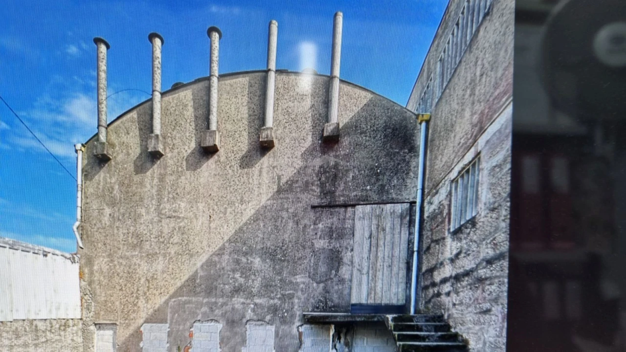 Armazém para Venda em Milheiros Foto 3