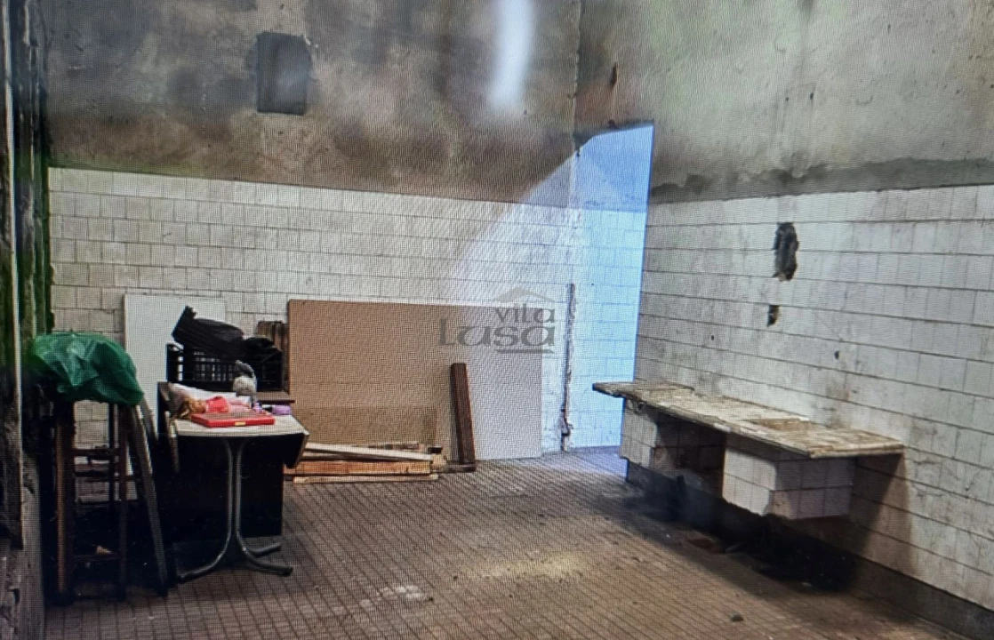 Armazém para Venda em Milheiros Foto 8