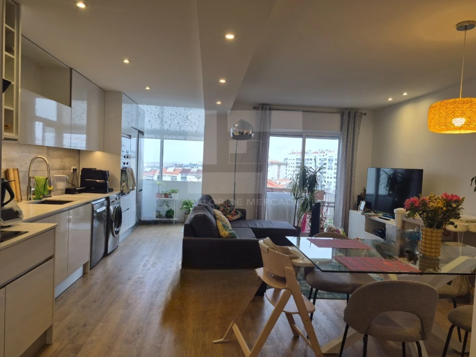 Apartamento T2 para Arrendamento em Carnaxide e Queijas Foto 1