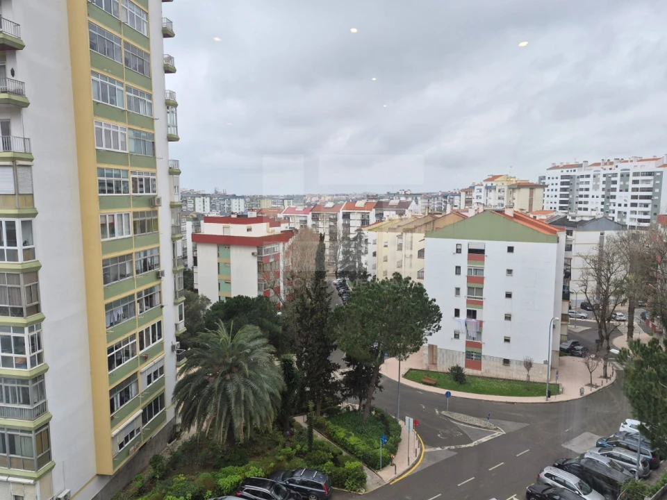 Apartamento T2 para Arrendamento em Carnaxide e Queijas Foto 8