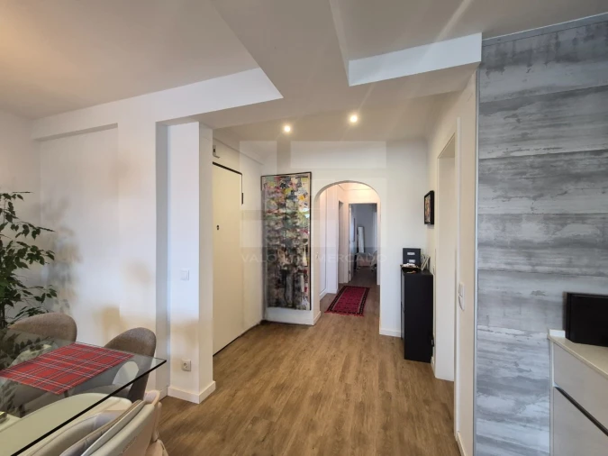 Apartamento T2 para Arrendamento em Carnaxide e Queijas Foto 2