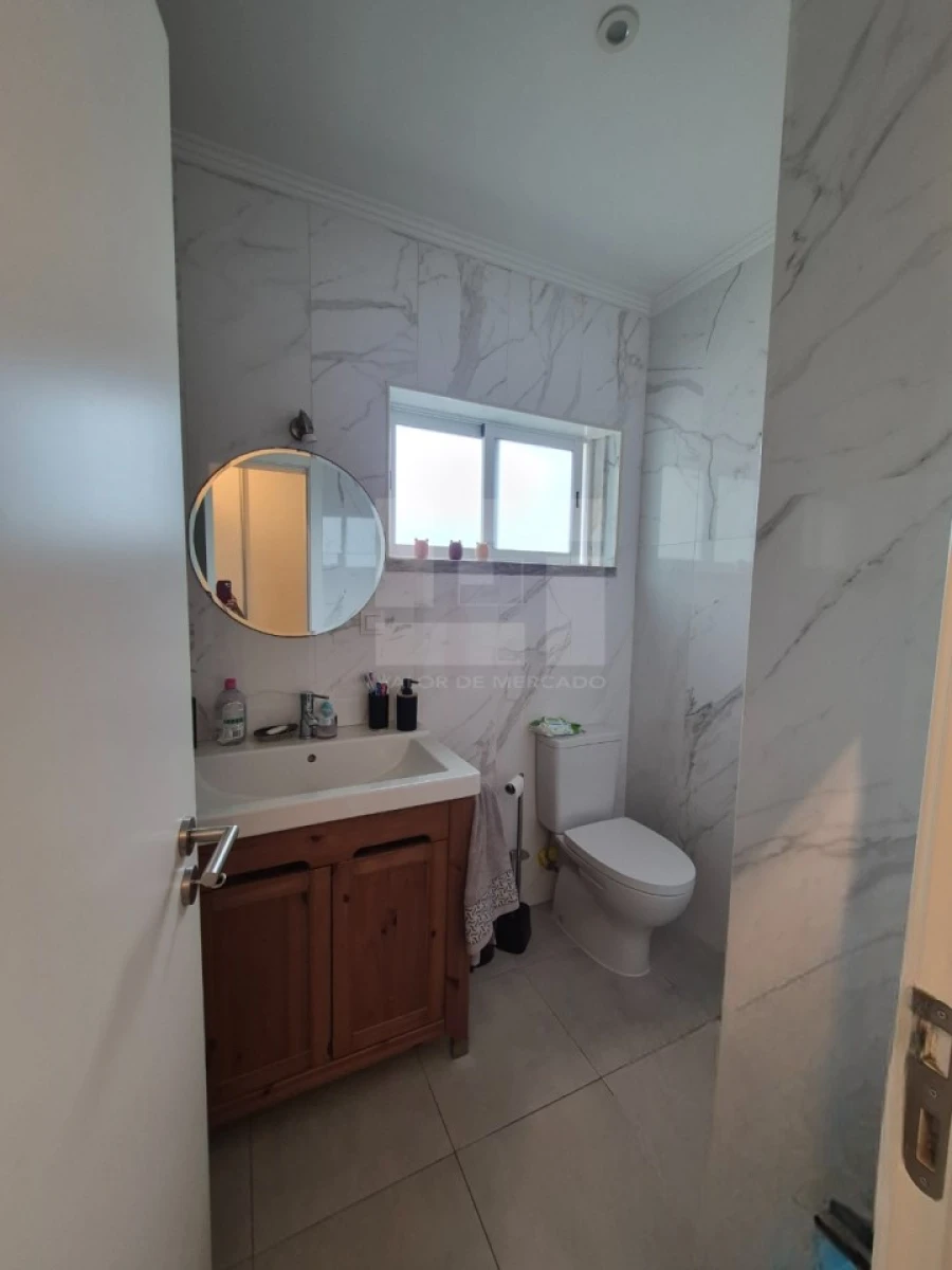 Apartamento T2 para Arrendamento em Carnaxide e Queijas Foto 6