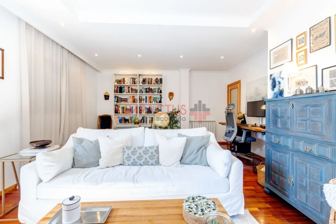 Apartamento T1 para Venda em Castêlo da Maia Foto 6