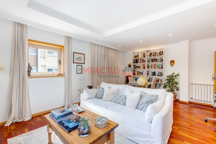 Apartamento T1 para Venda em Castêlo da Maia Foto 4