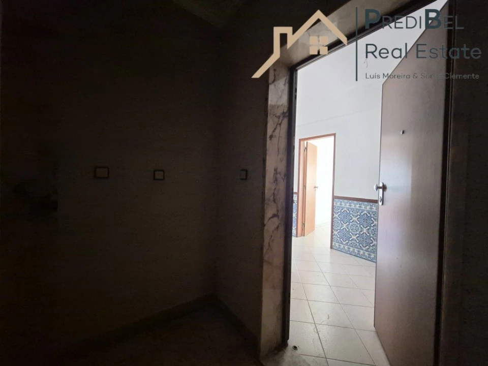 Apartamento T2 para Venda em Rio de Mouro Foto 9