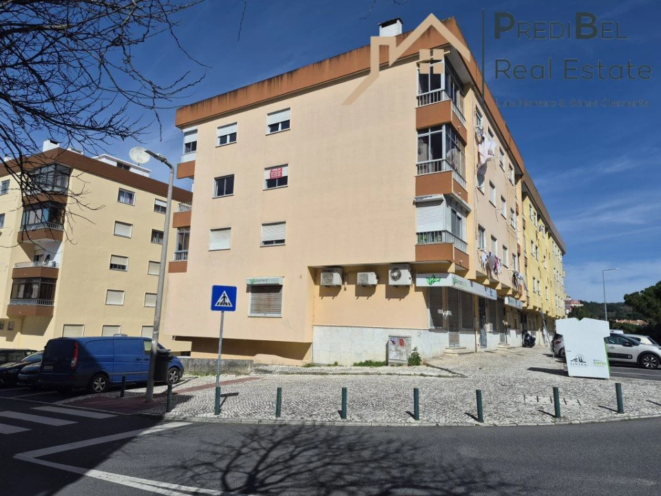 Apartamento T2 para Venda em Rio de Mouro Foto 17