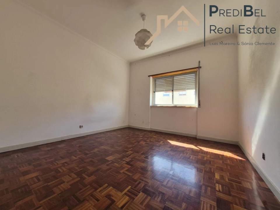 Apartamento T2 para Venda em Rio de Mouro Foto 4