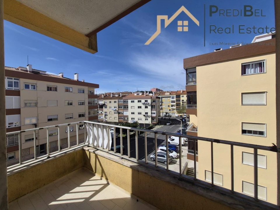 Apartamento T2 para Venda em Rio de Mouro Foto 12