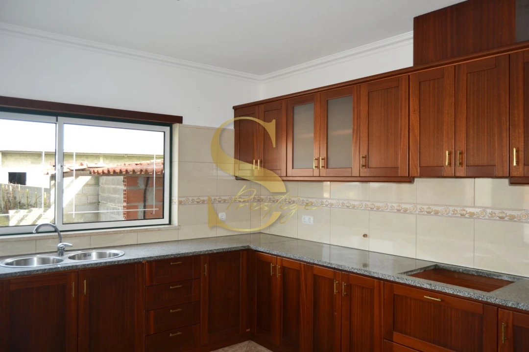 Moradia T4 para Venda em Monte Redondo e Carreira Foto 10