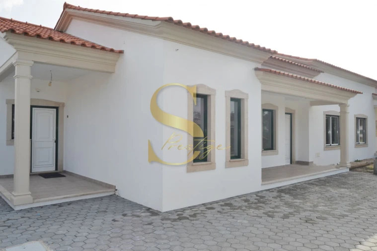 Moradia T4 para Venda em Monte Redondo e Carreira Foto 8