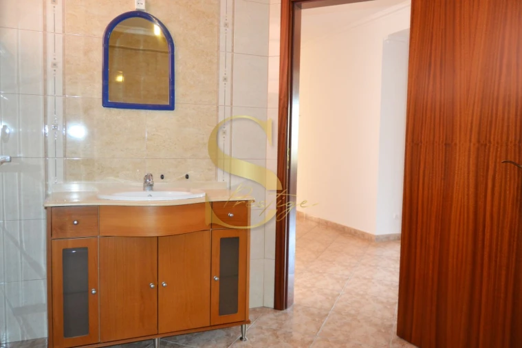 Moradia T4 para Venda em Monte Redondo e Carreira Foto 30