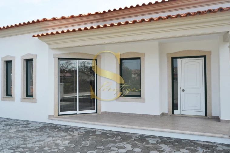 Moradia T4 para Venda em Monte Redondo e Carreira Foto 5