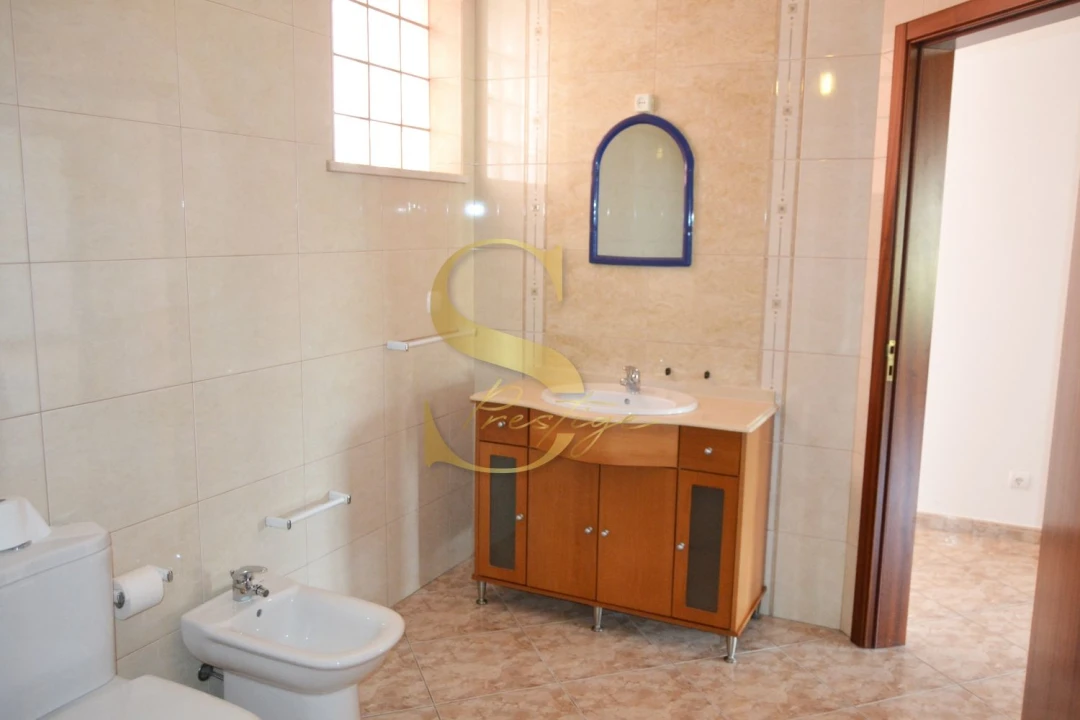 Moradia T4 para Venda em Monte Redondo e Carreira Foto 31