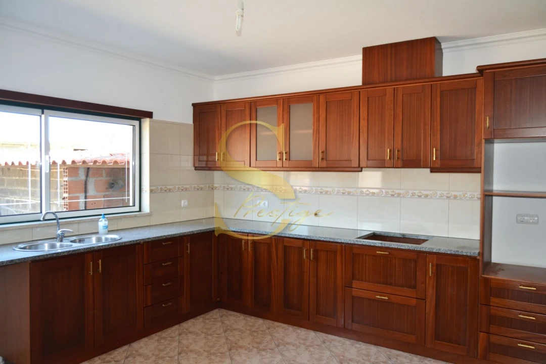 Moradia T4 para Venda em Monte Redondo e Carreira Foto 3