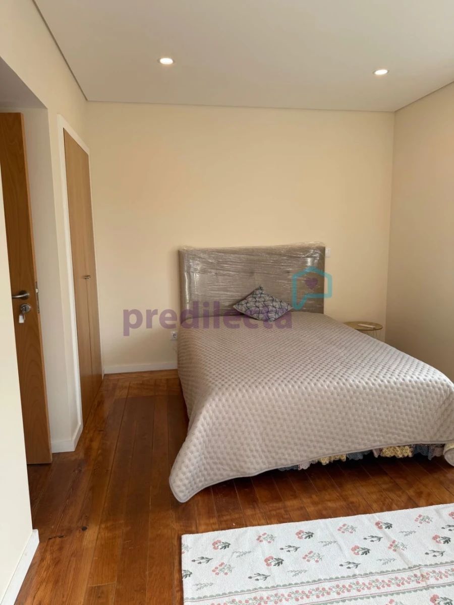 Moradia T7 para Arrendamento em Paranhos Foto 18