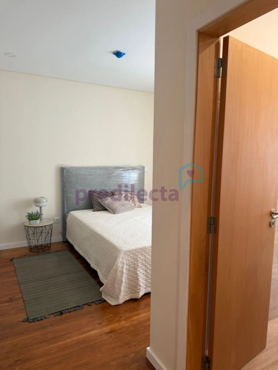 Moradia T7 para Arrendamento em Paranhos Foto 11