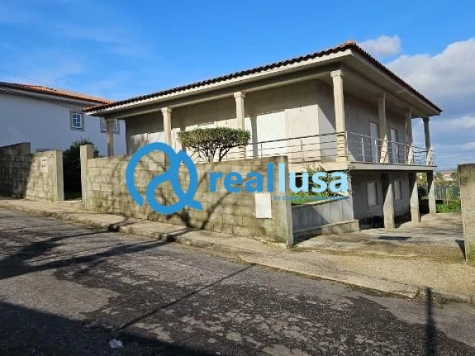 Moradia T3 para Venda em Santo Tirso, Couto (Santa Cristina e São Miguel) e Burgães