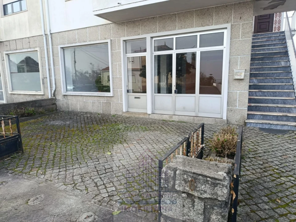 Loja para Arrendamento em Oliveira do Hospital e São Paio de Gramaços Foto 2