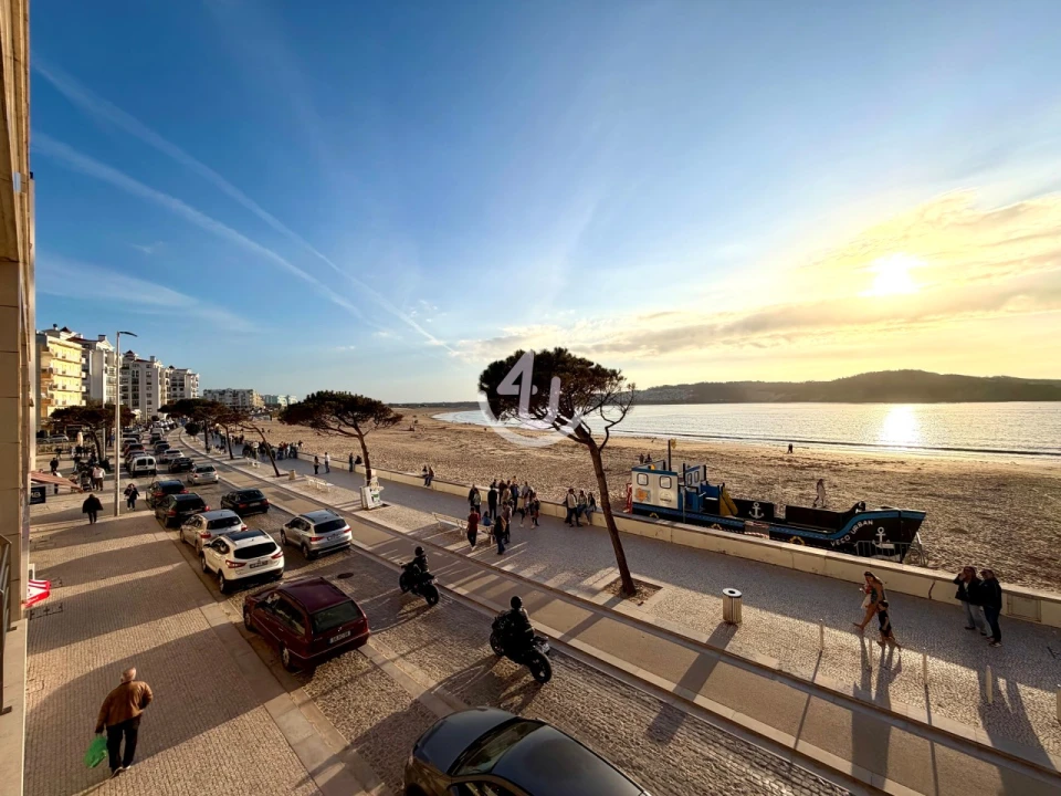 Apartamento T3 para Venda em São Martinho do Porto Foto 2