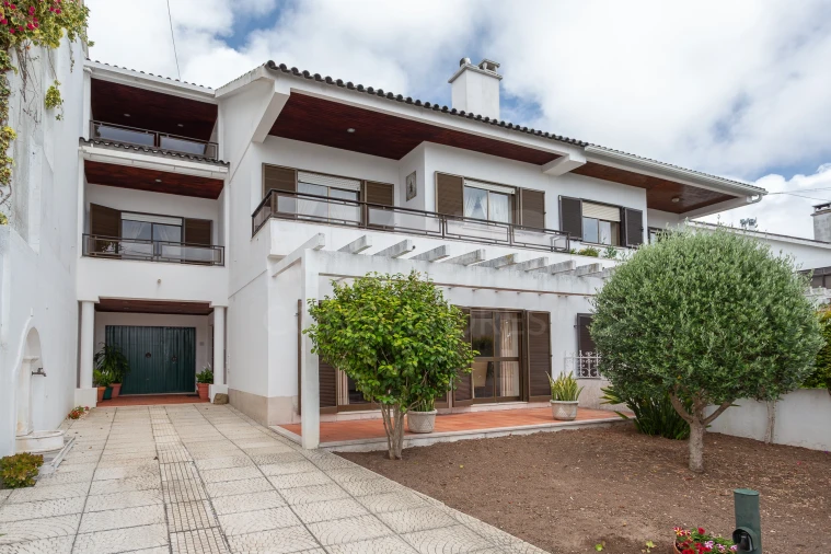 Moradia T4 para Venda em Carnaxide e Queijas Foto 3