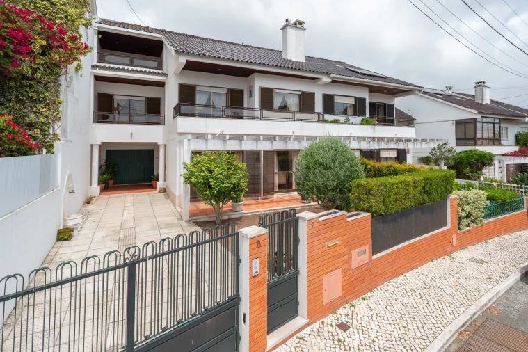 Moradia T4 para Venda em Carnaxide e Queijas Foto 2