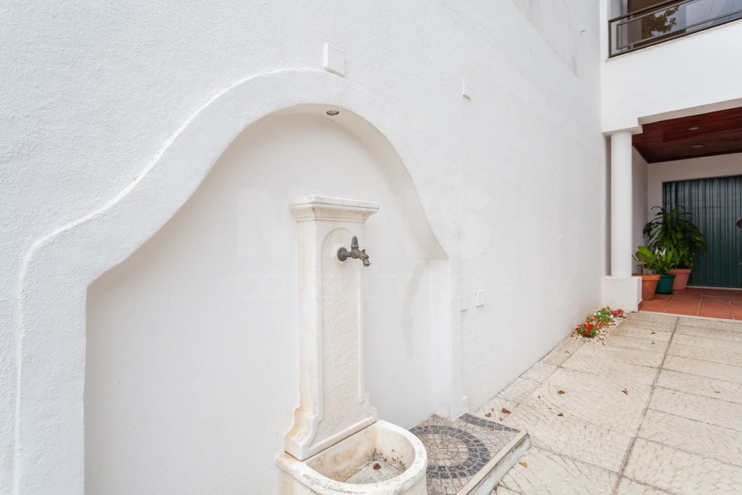 Moradia T4 para Venda em Carnaxide e Queijas Foto 4