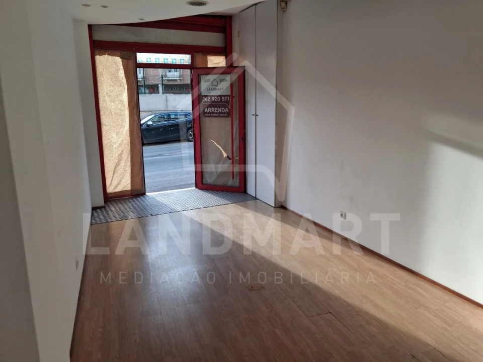 Loja para Arrendamento em Benedita Foto 1