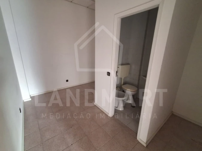 Loja para Arrendamento em Benedita Foto 3