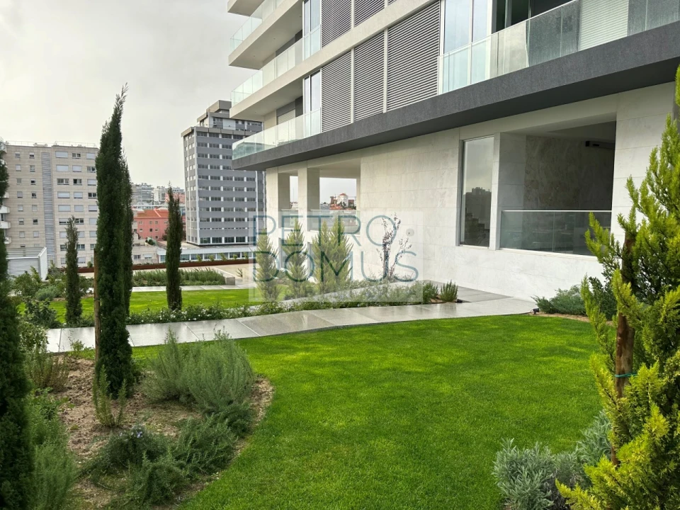 Apartamento T3 para Arrendamento em Areeiro Foto 13