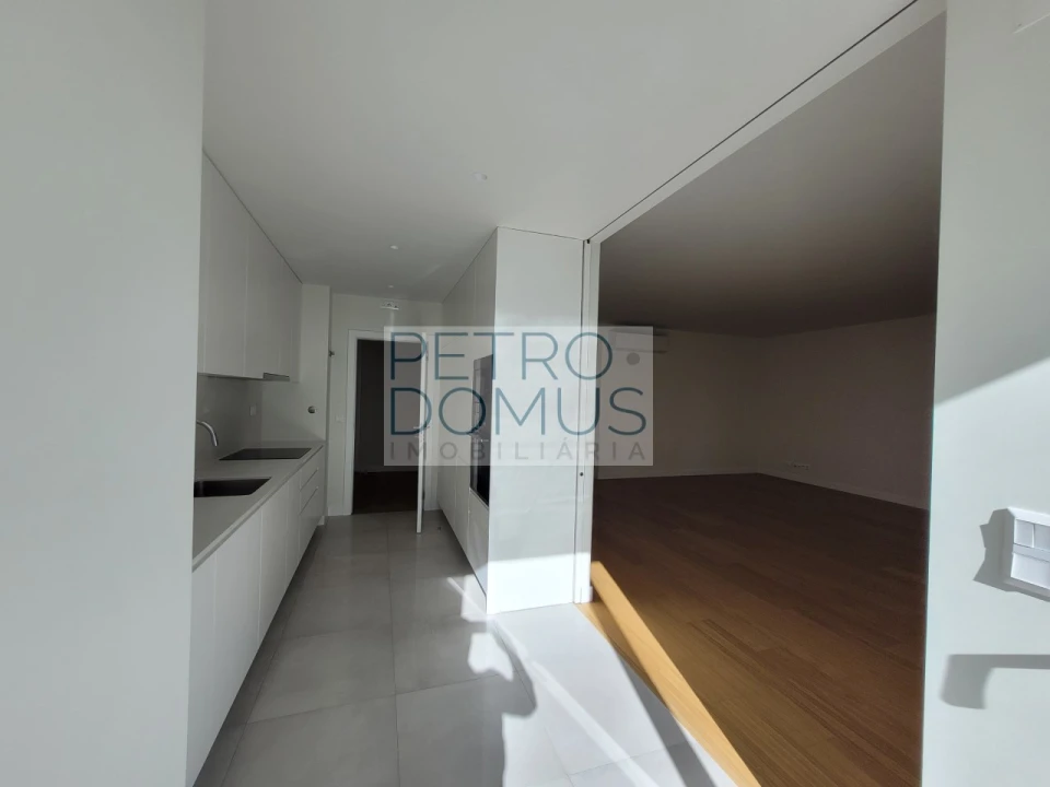 Apartamento T3 para Arrendamento em Areeiro Foto 25