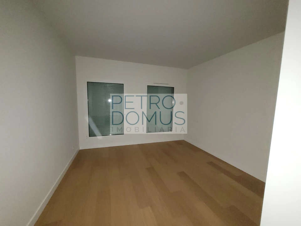 Apartamento T3 para Arrendamento em Areeiro Foto 30