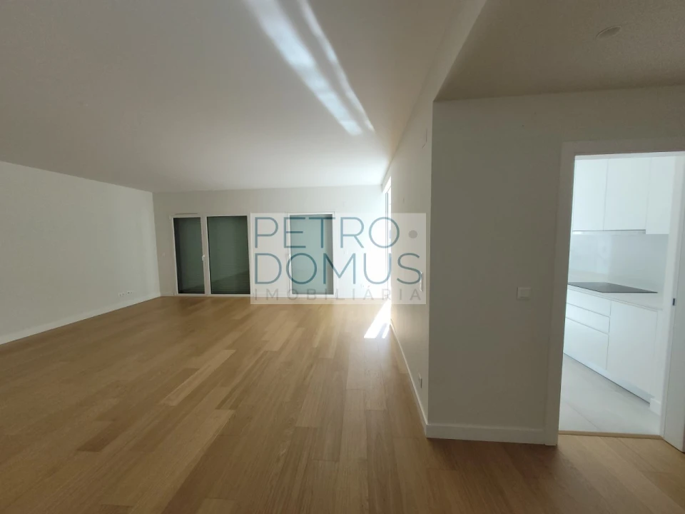 Apartamento T3 para Arrendamento em Areeiro Foto 33