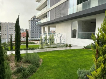 Apartamento T3 para Arrendamento em Areeiro