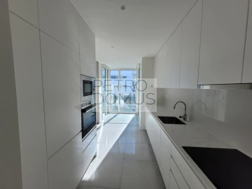 Apartamento T3 para Arrendamento em Areeiro