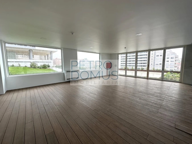 Apartamento T3 para Arrendamento em Areeiro Foto 8
