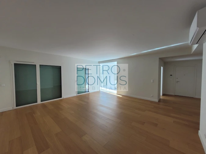Apartamento T3 para Arrendamento em Areeiro Foto 24