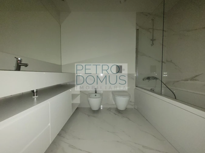 Apartamento T3 para Arrendamento em Areeiro Foto 29