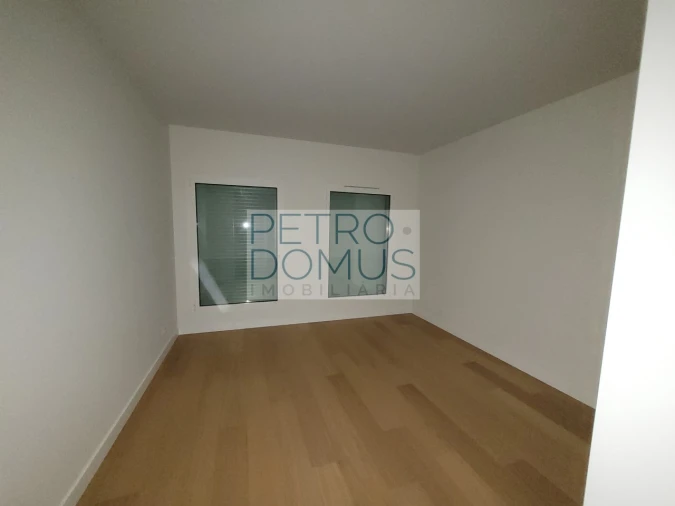 Apartamento T3 para Arrendamento em Areeiro Foto 30