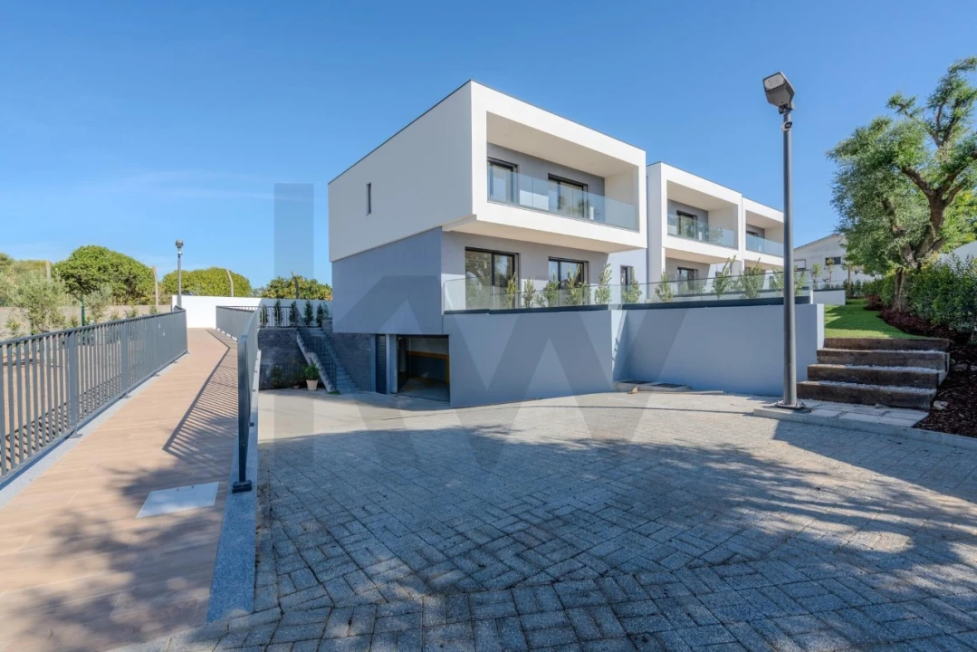 Moradia T4 para Venda em Alcabideche Foto 37