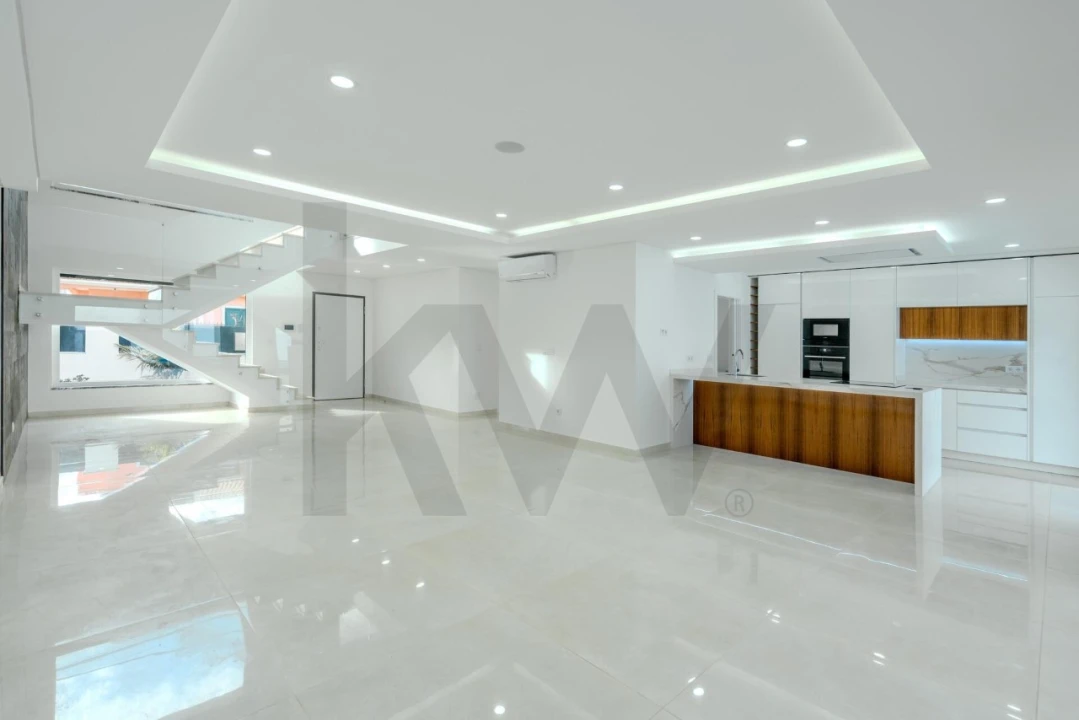 Moradia T4 para Venda em Corroios Foto 3