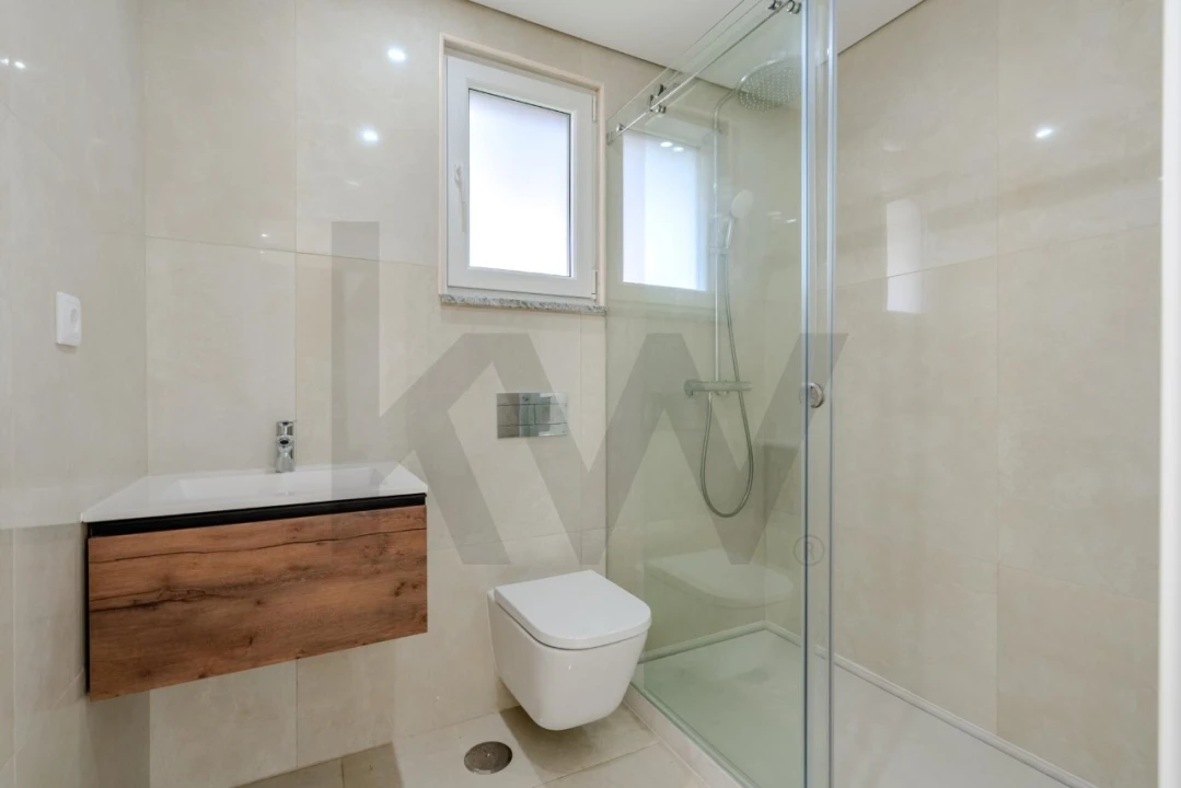 Moradia T4 para Venda em Corroios Foto 8