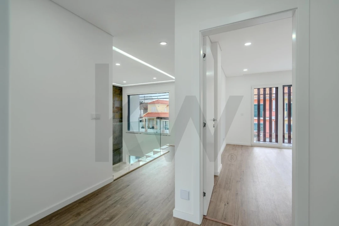 Moradia T4 para Venda em Corroios Foto 23