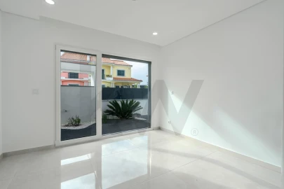 Moradia T4 para Venda em Corroios