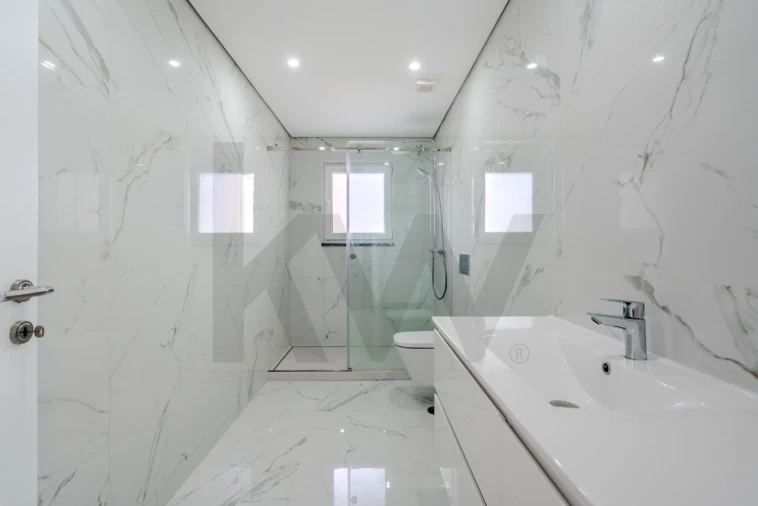 Moradia T4 para Venda em Corroios Foto 14