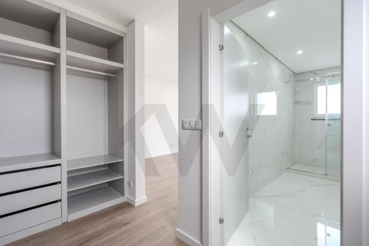 Moradia T4 para Venda em Corroios Foto 16