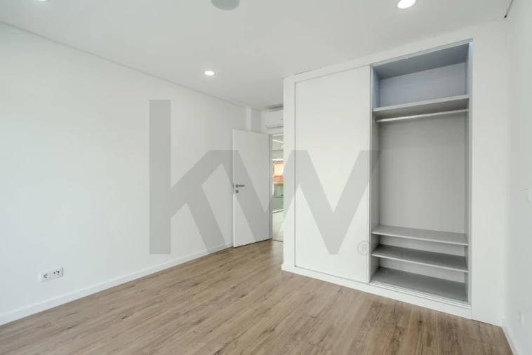 Moradia T4 para Venda em Corroios Foto 19