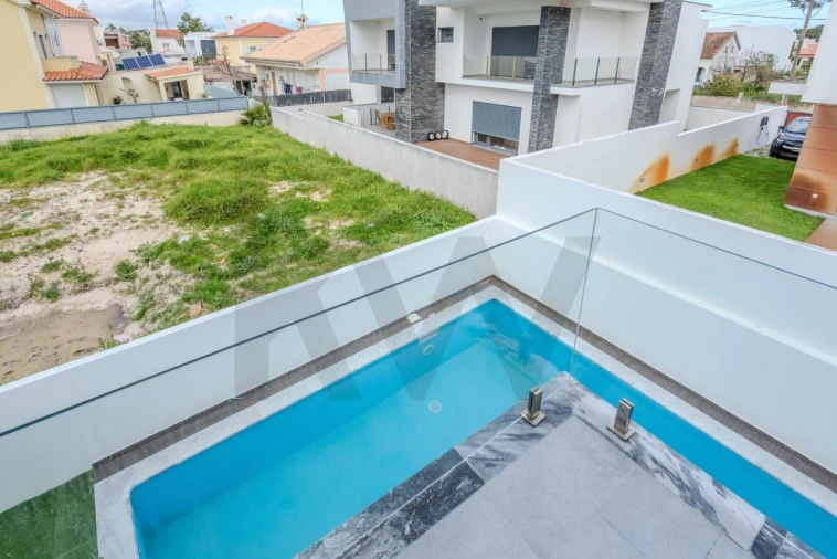 Moradia T4 para Venda em Corroios Foto 21