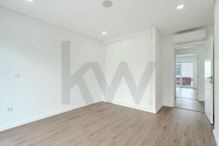 Moradia T4 para Venda em Corroios Foto 24