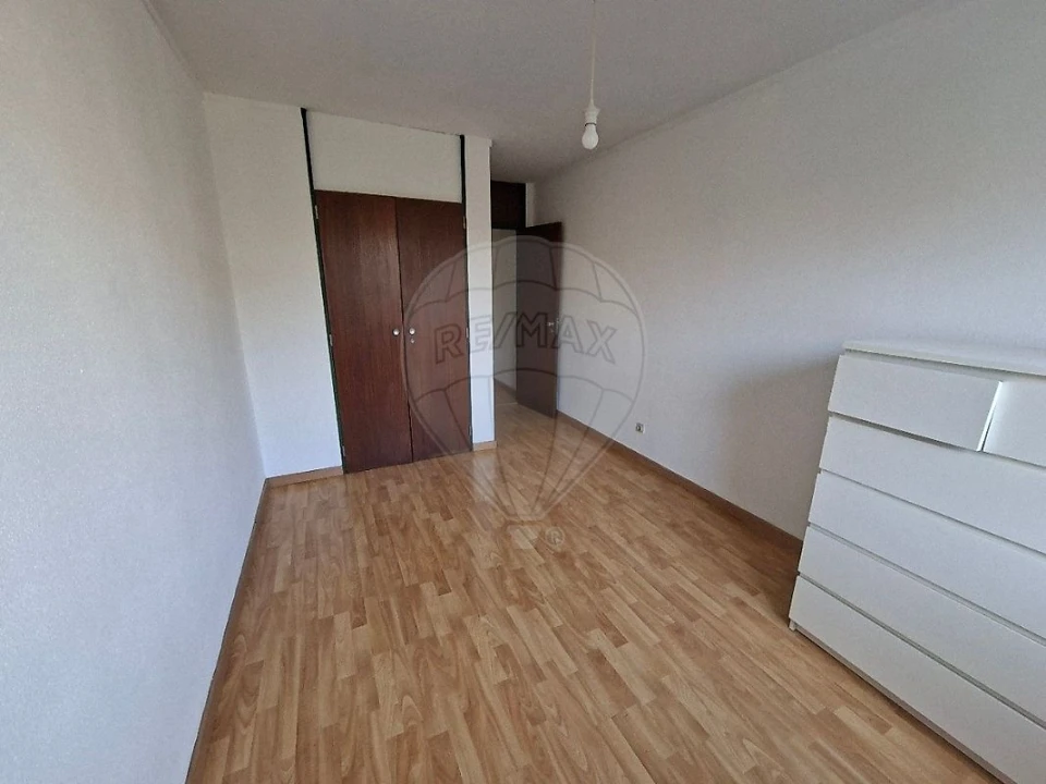 Apartamento T1 para Arrendamento em Massamá e Monte Abraão Foto 2