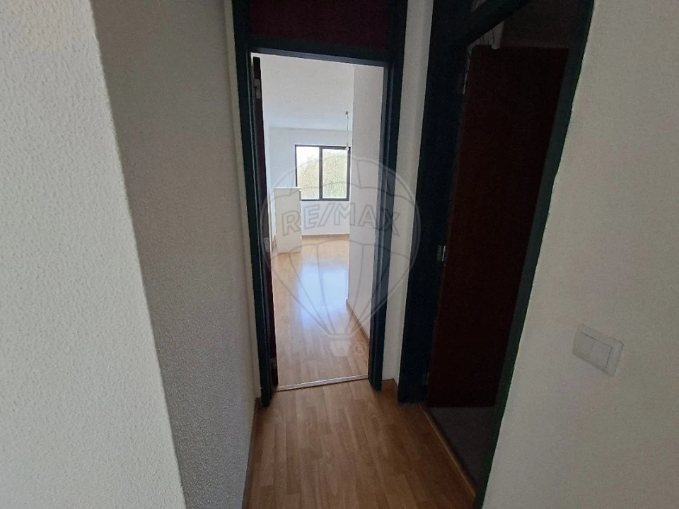 Apartamento T1 para Arrendamento em Massamá e Monte Abraão Foto 11